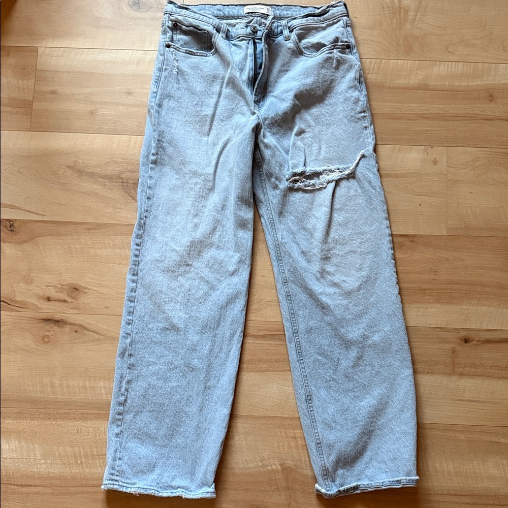 Abercrombie & Fitch The 90s Relaxed Jean High Rise, size 31(12R)